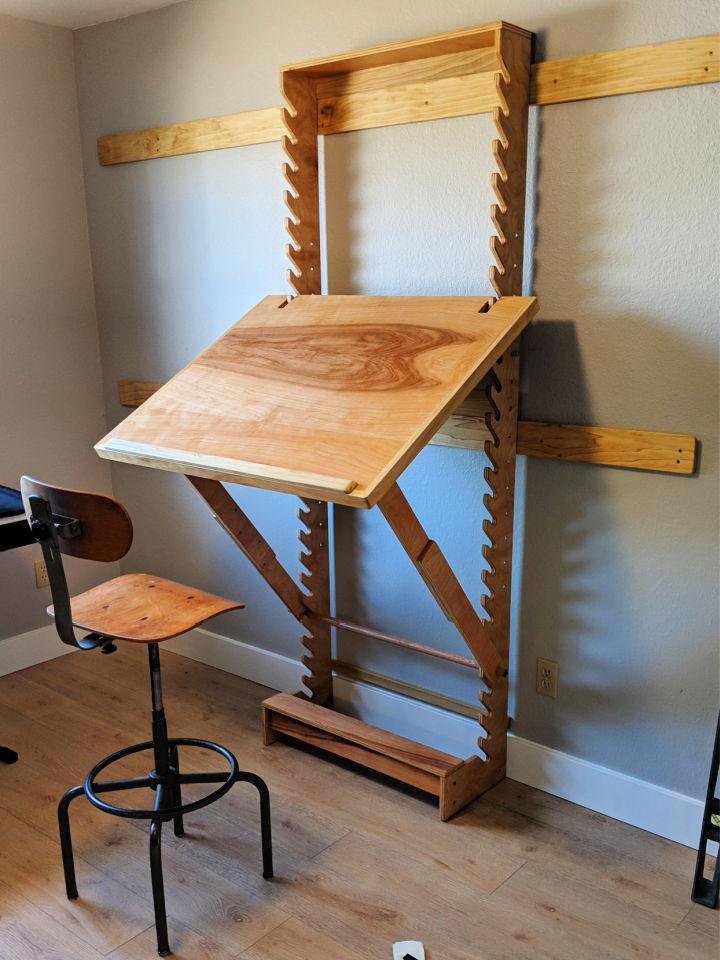 Art Desk With Adjustable Height and Angle