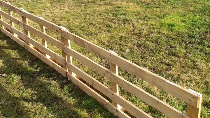 Building Pallet Garden Fence