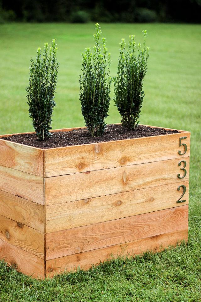Cedar Planter Box Using A Snap Together Frame