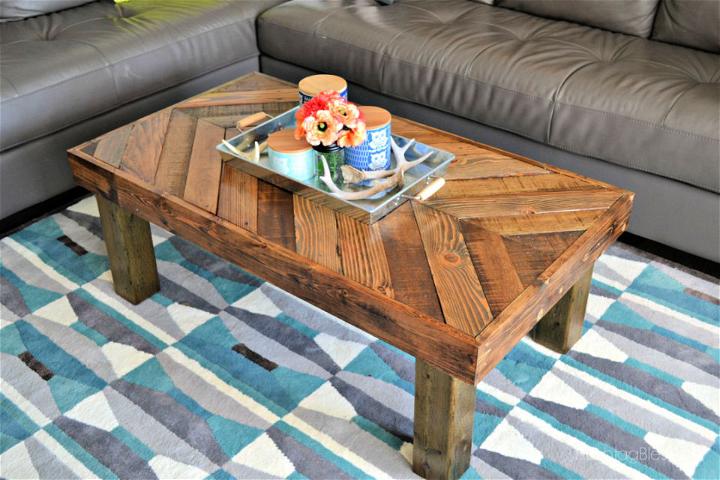 DIY Coffee Table Out of Pallet