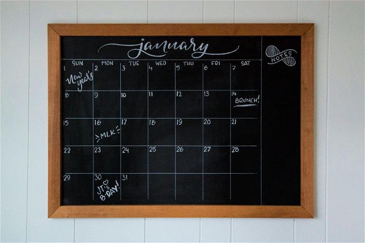 DIY Chalkboard Calendar