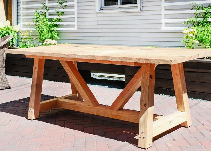 DIY Outdoor Patio Table