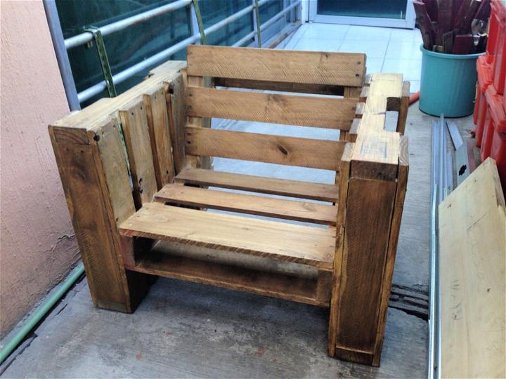 DIY Chair Out of Pallet