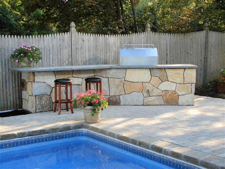 DIY Stone Outdoor Bar and Grill