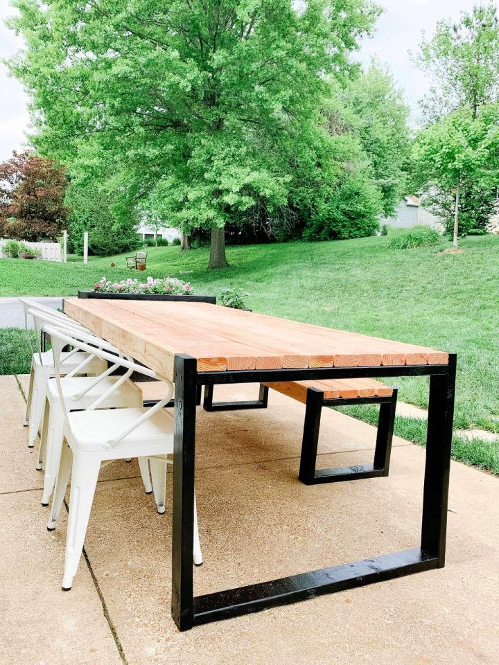 Easy DIY Outdoor Table