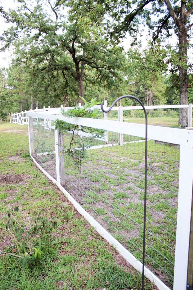 Farmhouse Style Garden Fence