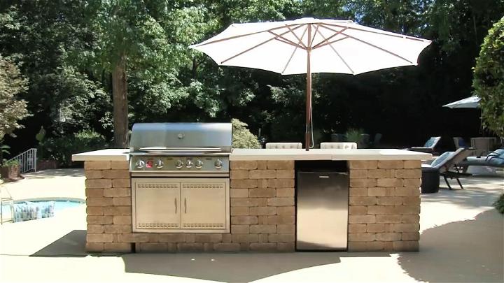 Outdoor Kitchen with Rumblestone