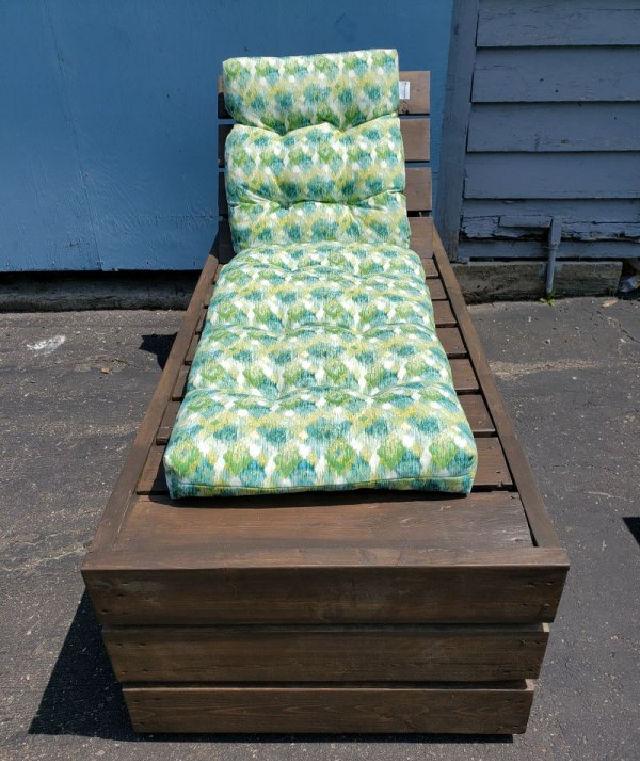 Outdoor Lounge Chair with Storage