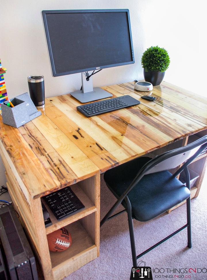 Pallet Board Desk with Total Boat