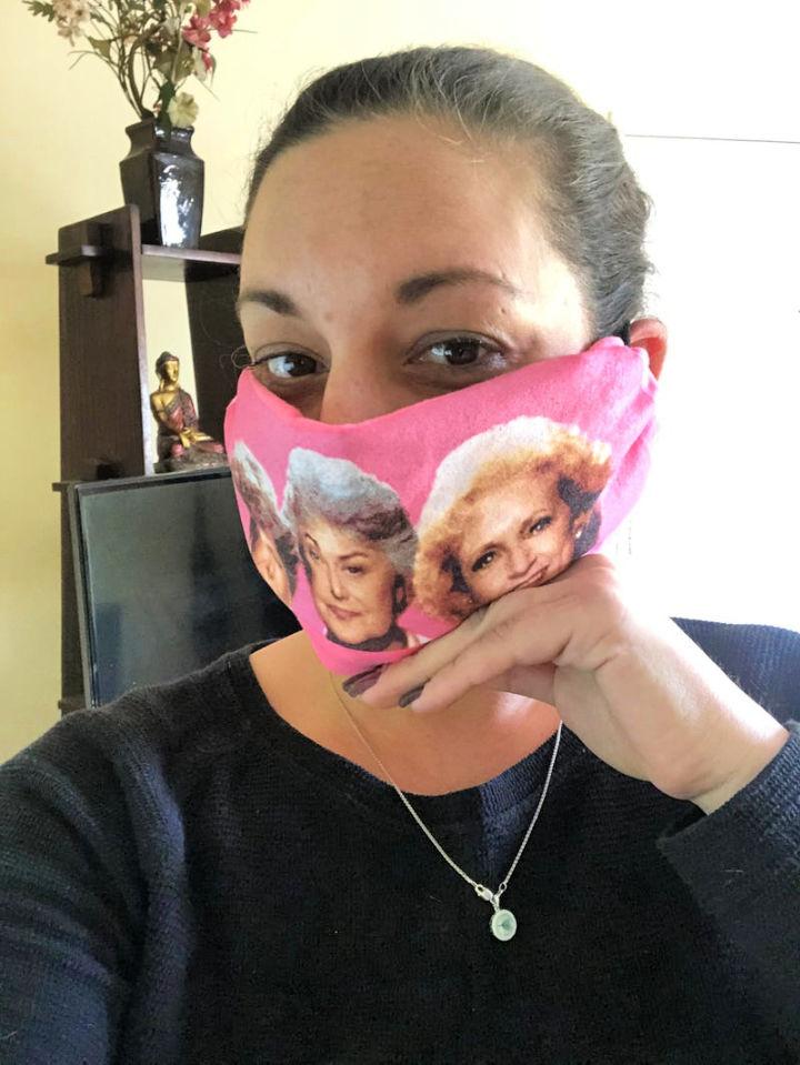 Pleated Face Mask with T Shirt and Hair Ties