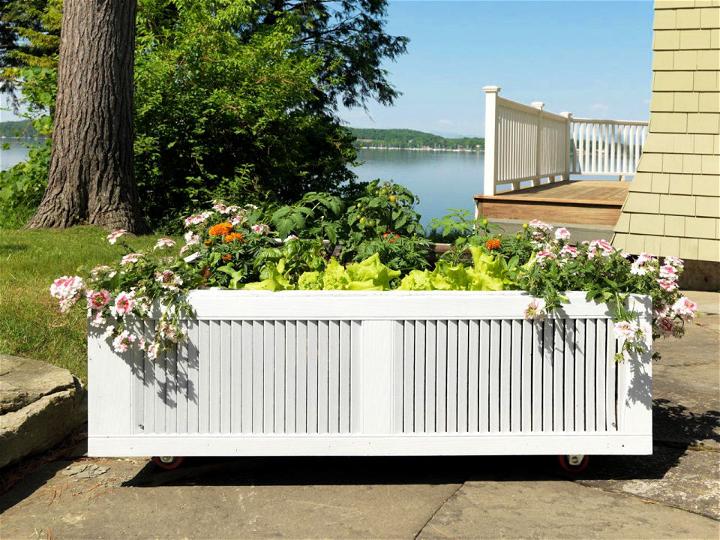 Raised Flower Bed From an Old Shipping Pallet