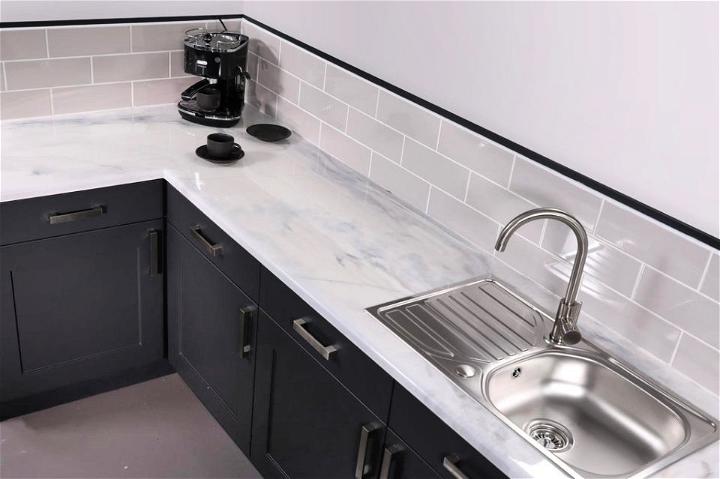 Resin Countertops Using Clear Epoxy Coating Resin and Pigments