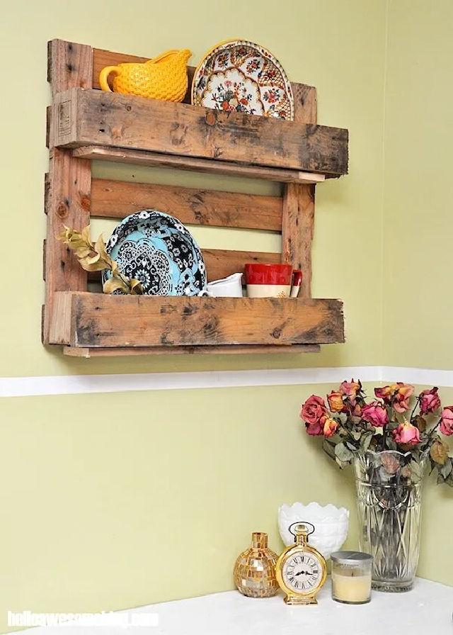 Rustic DIY Pallet Shelf