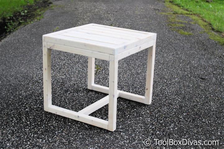 Simple 10 DIY Side Table