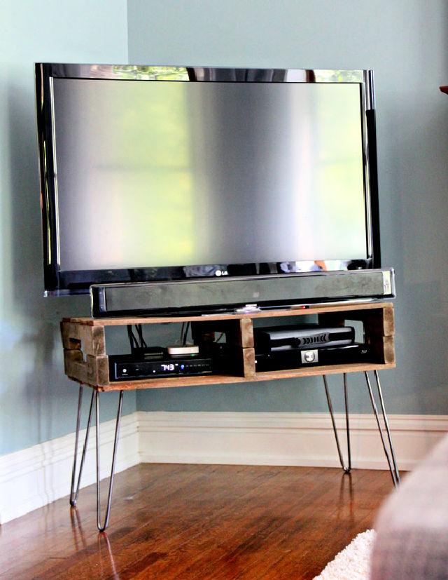 Small TV Stand Out of Pallet