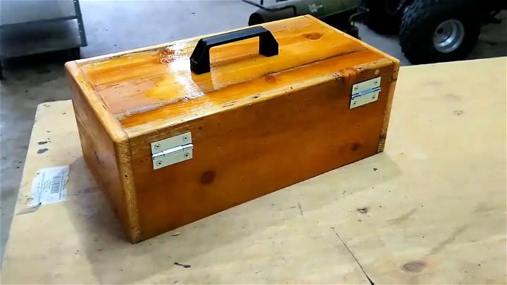 Tool Box from Pallet Wood