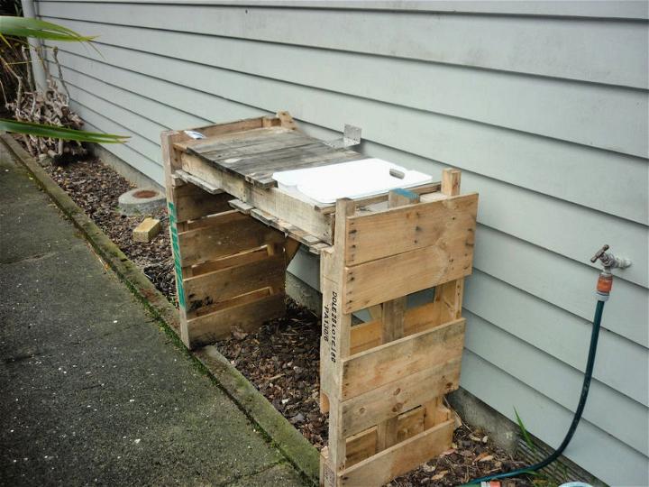Turn Pallet Into Outdoor Potting Bench