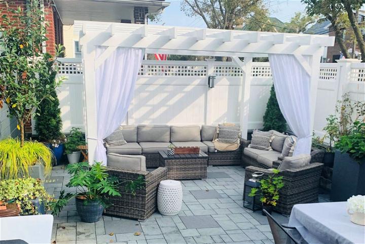 DIY Pergola to Create Outdoor Living Room