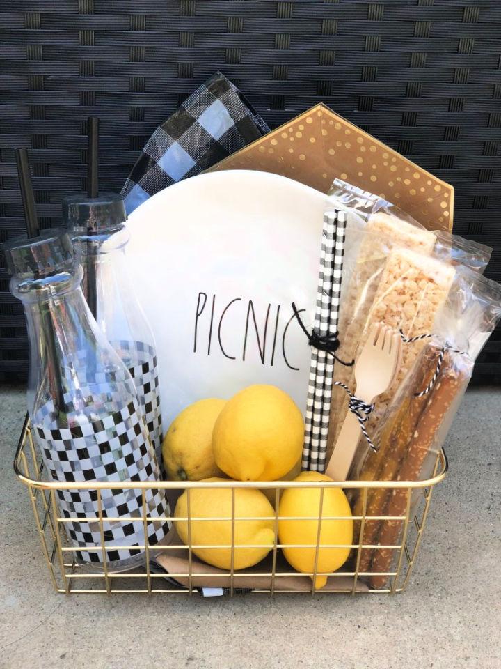 DIY Picnic Gift Basket