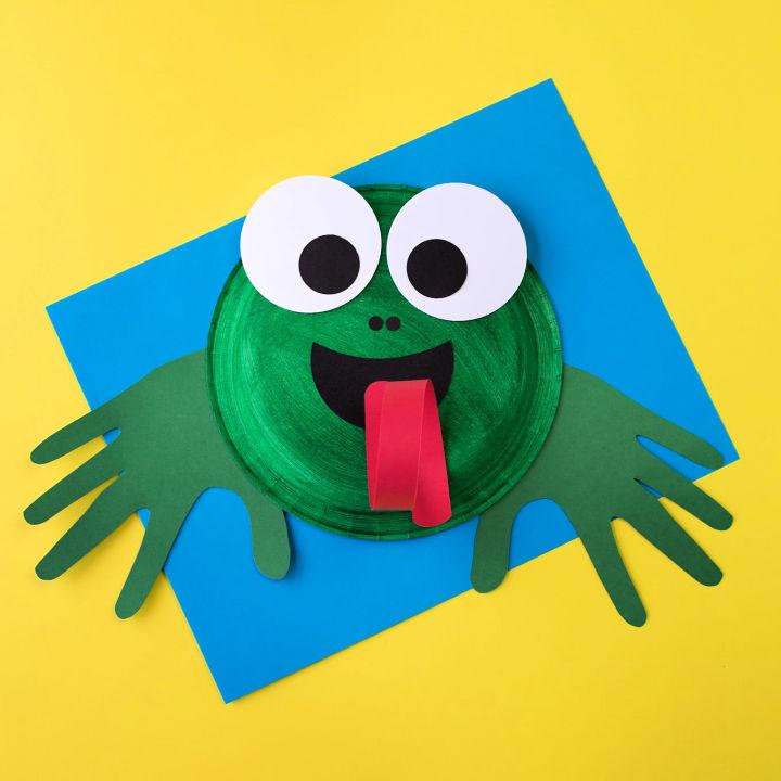 Easy and Fun DIY Paper Plate Frog