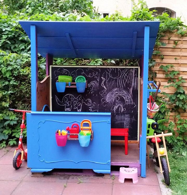 Scrap and Pallet Wood Playhouse