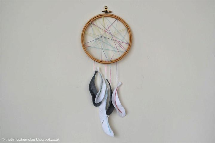 Simple Embroidery Hoop Dreamcatcher