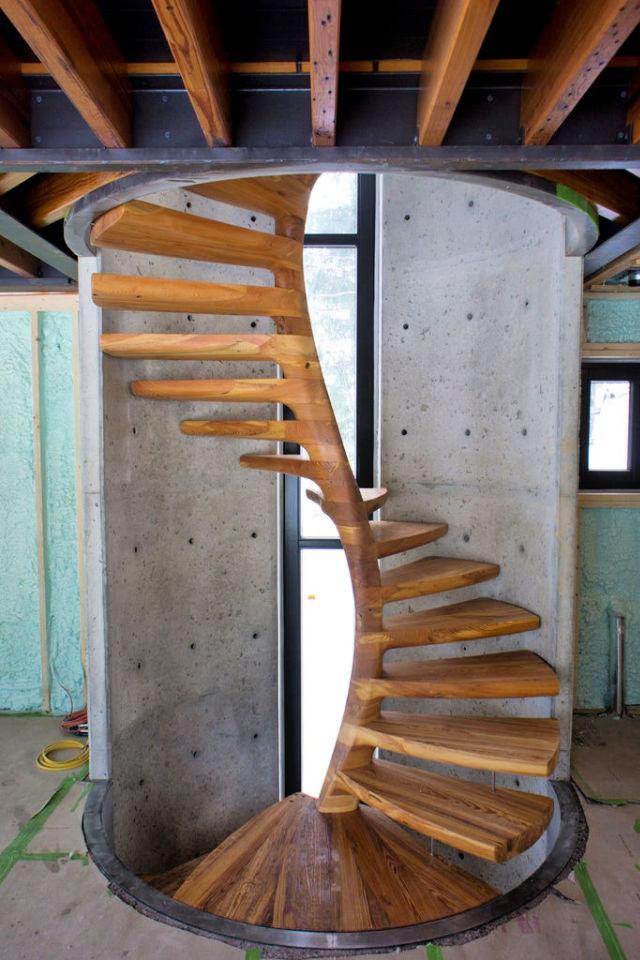 Spiral Staircase with a Ton of Curves