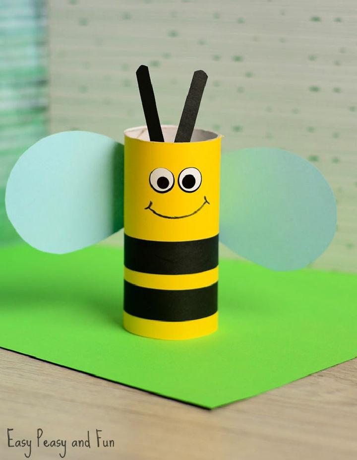 Manualidad de abeja con rollo de papel higiénico para adultos