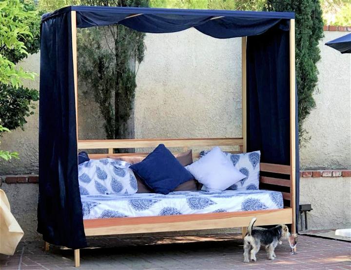 Backyard Outdoor Daybed with Canopy