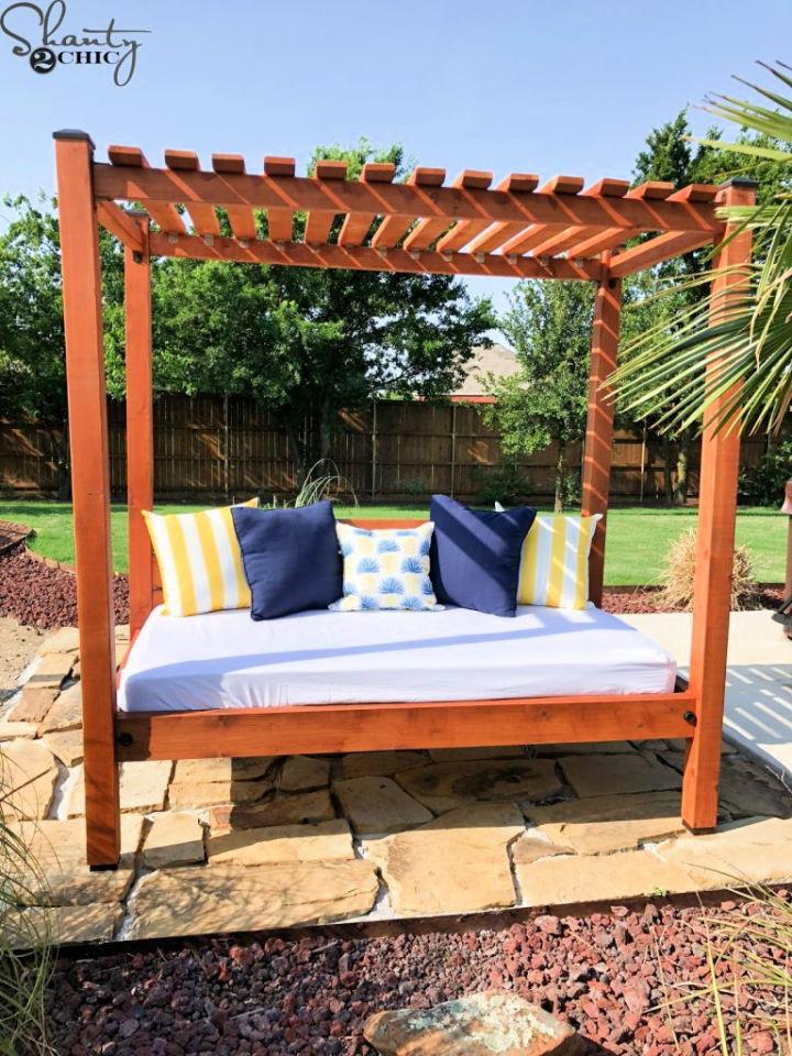 DIY Wooden Outdoor Daybed