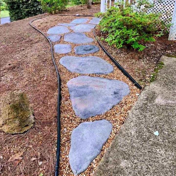 30 Beautiful DIY Stepping Stones to Make for Garden Blitsy