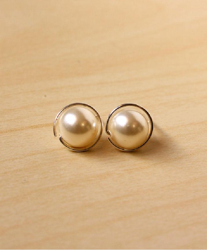 Simple DIY Pearl Stud Earrings