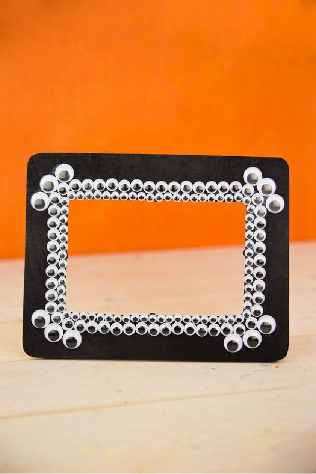 Spooky Googly Eyes Picture Frame