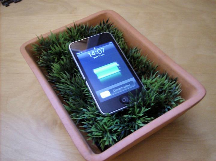 USB Grass Charging Station