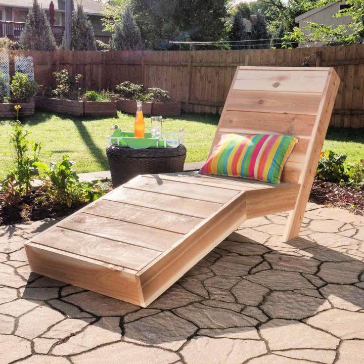 DIY Cedar Lounge Chair