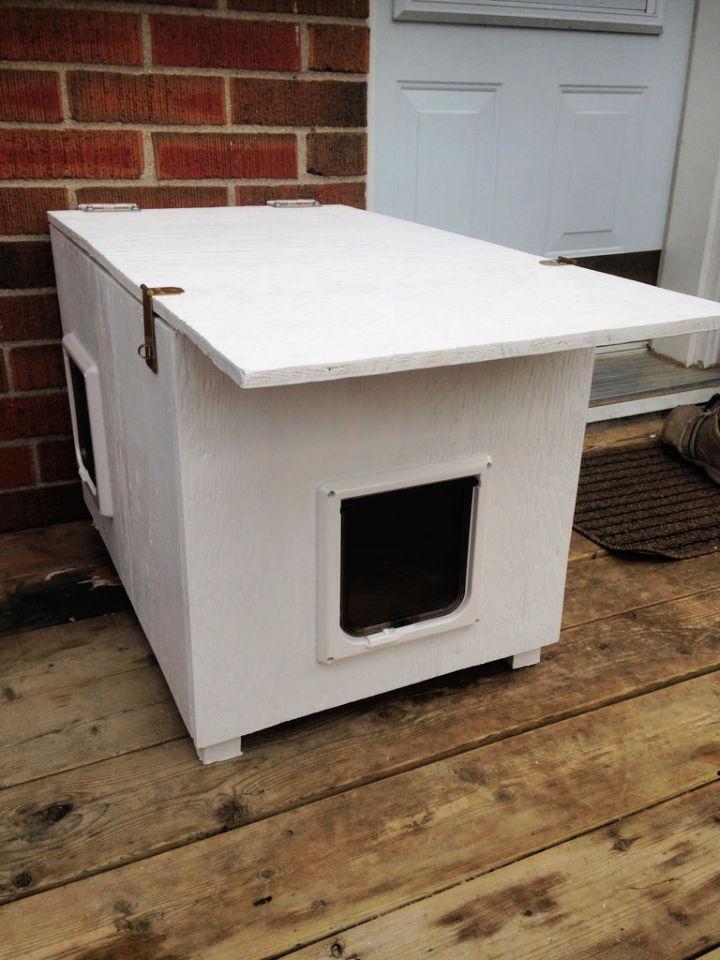 DIY Outside Cat House for Feral Cats