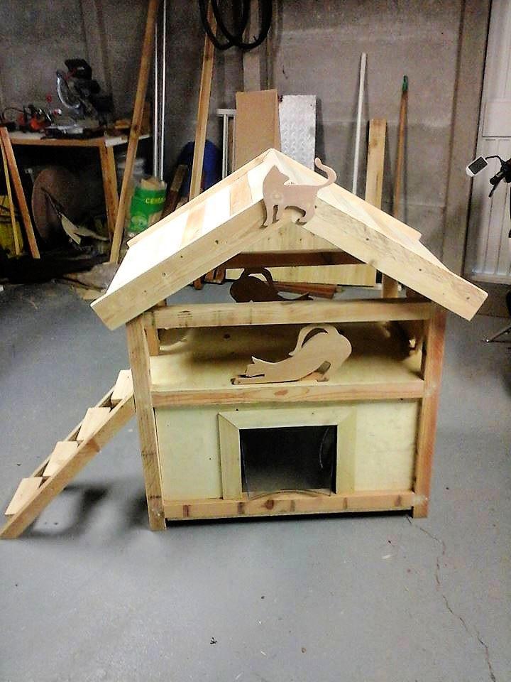 DIY Wood Pallet Cat House