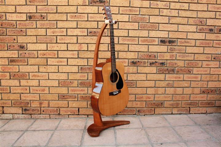Soporte de guitarra de madera de bricolaje