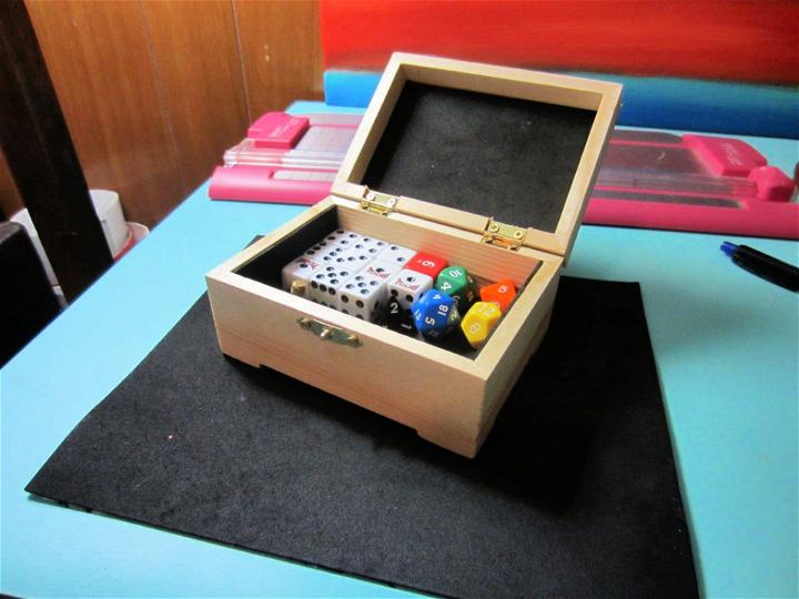 Easy to Make Dice Tray