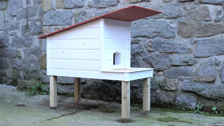 Easy to Make Outdoor Cat Shelter