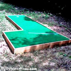 15 DIY Putting Green Ideas for Backyard - Blitsy