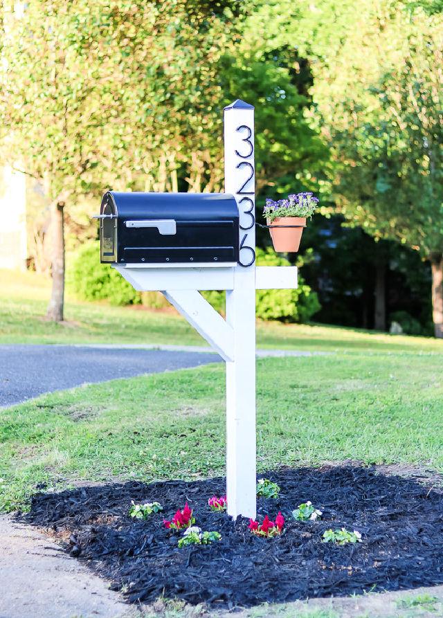 Modern Farmhouse DIY Mailbox