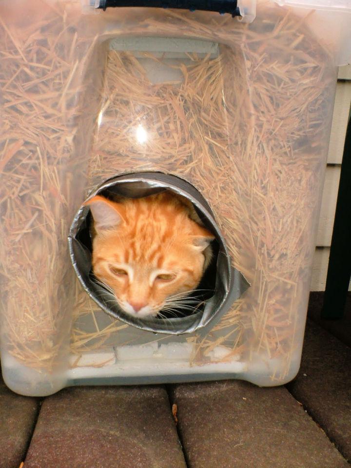 Outdoor Cat House for Winter