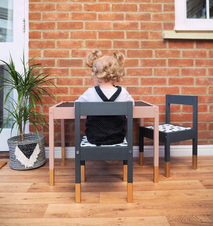 Simple DIY Latt Childrens Table and Chairs