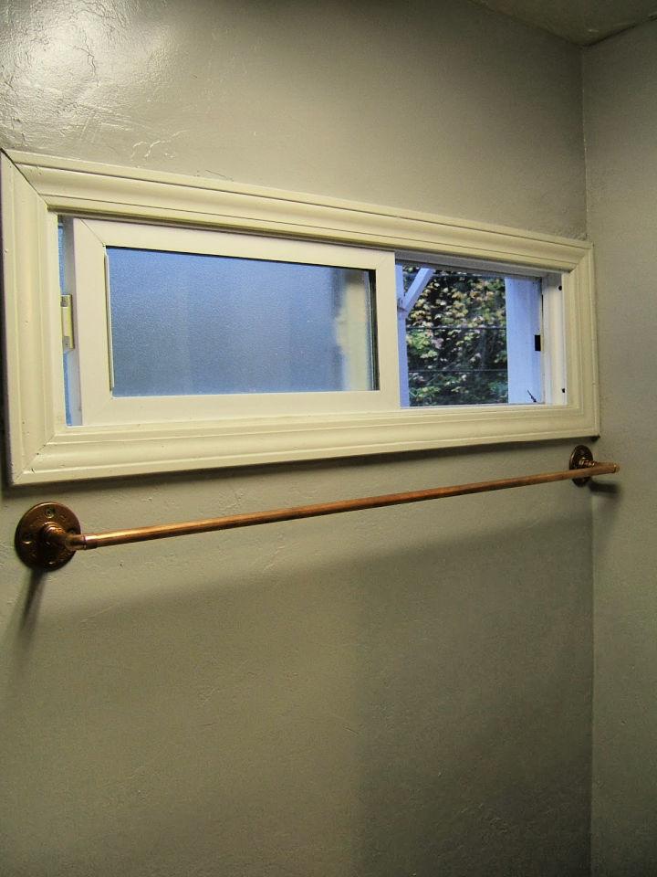 DIY Copper Pipe Towel Rack