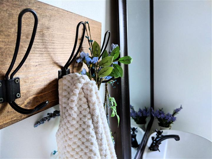 DIY Farmhouse Towel Rack