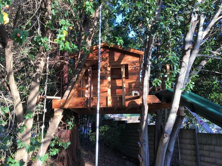 DIY Pallet Tree House