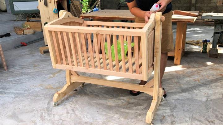 Simple Cradle From Old Wooden Pallets