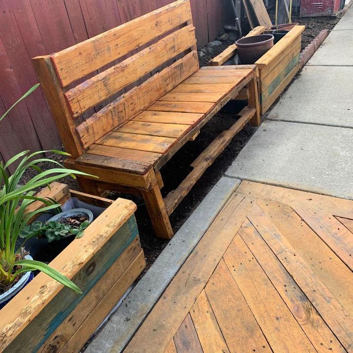 Awesome Pallet Backyard Bench