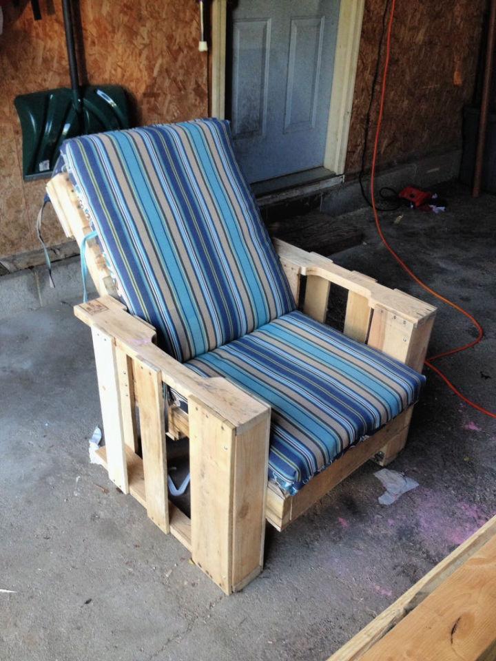 Back Deck Pallet Chair